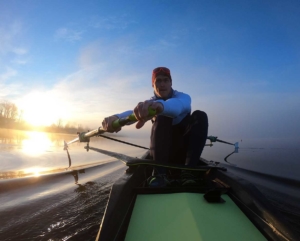 Hannes Ocik beim Training im Ruderboot